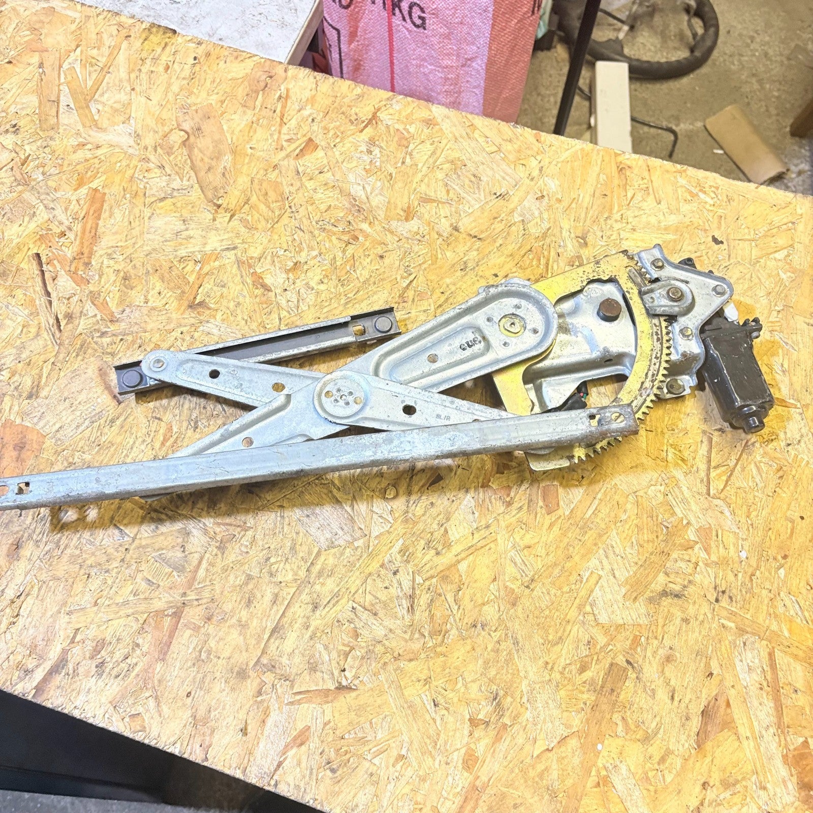 KIA SORENTO 04/2003-2008 5DR REAR LEFT NSR WINDOW REGULATOR MOTOR 83450-3E000