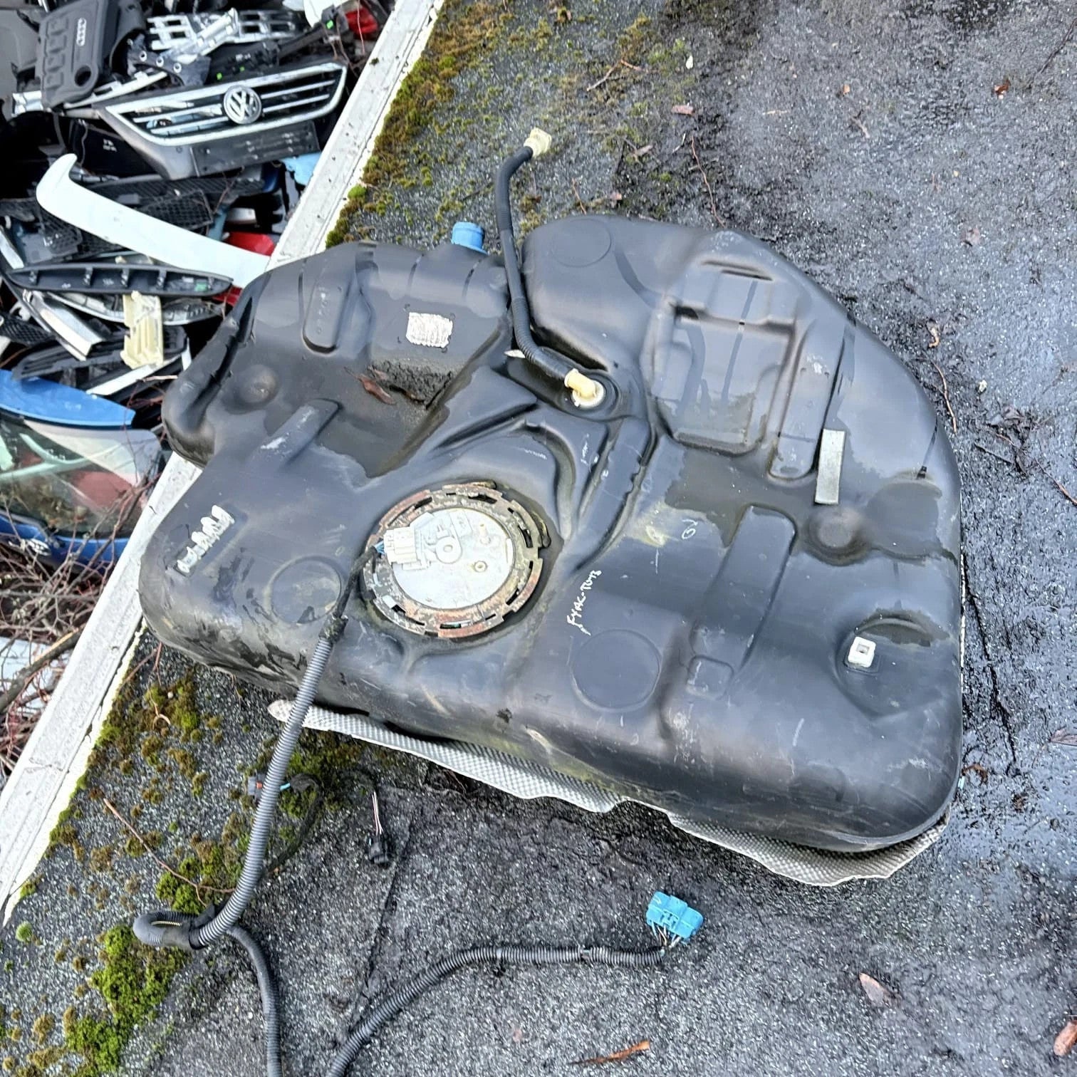 Vauxhall Insignia Diesel Fuel Tank 13247189 VEI40554