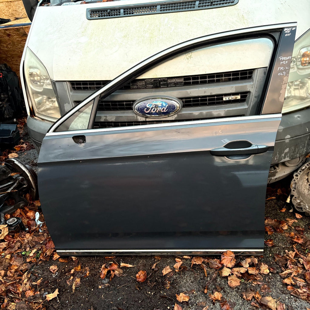 VOLKSWAGEN PASSAT B8 ESTATE PASSENGER SIDE FRONT BARE DOOR
