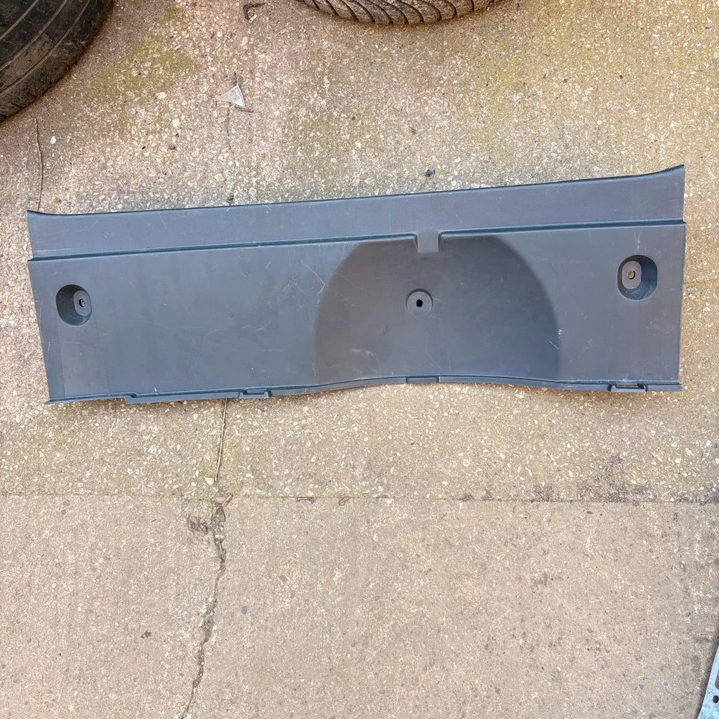 KIA SOUL BOOT TAILGATE LOADING DOCK SILL STEP TRIM PANEL 85771-2K000 2008-14
