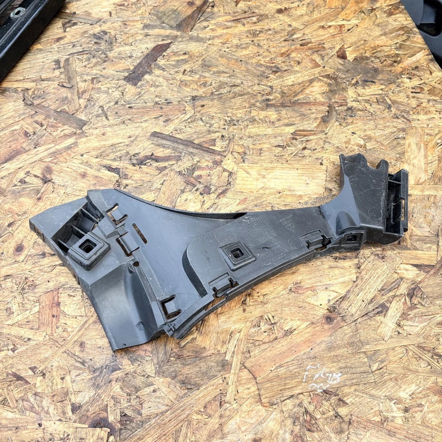 Volvo C30 Hand Passenger Rear Bumper Bracket 31265836 2008