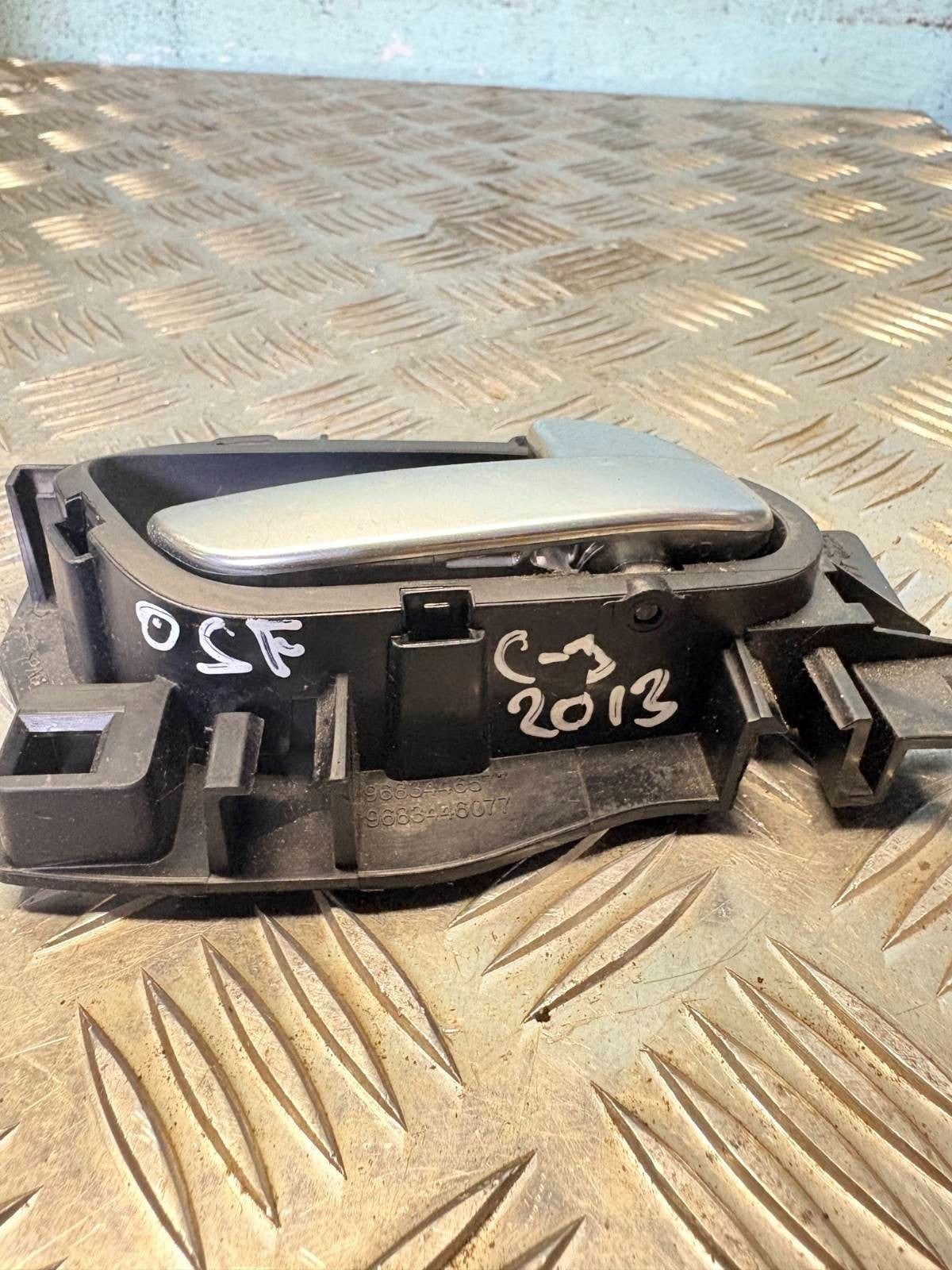 CITROEN C3 MK2 DRIVERS RIGHT FRONT INTERIOR DOOR HANDLE 9683446577 2009-2016