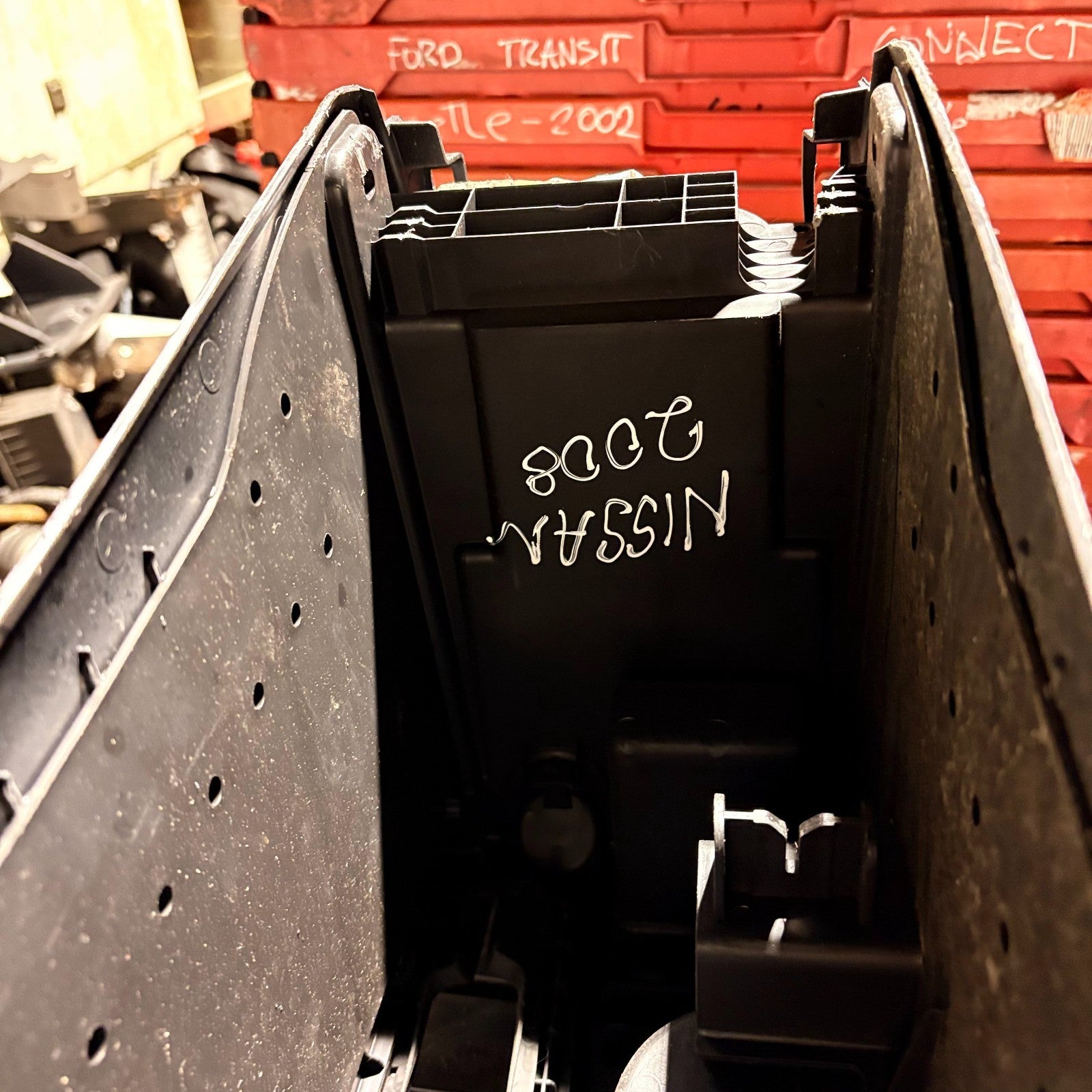 NISSAN QASHQAI 2008 CENTRE CONSOLE ARMREST 96910JD000