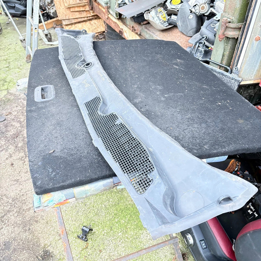 RENAULT MEGANE III Front Wiper Cowl Trim 9810MB010 2011