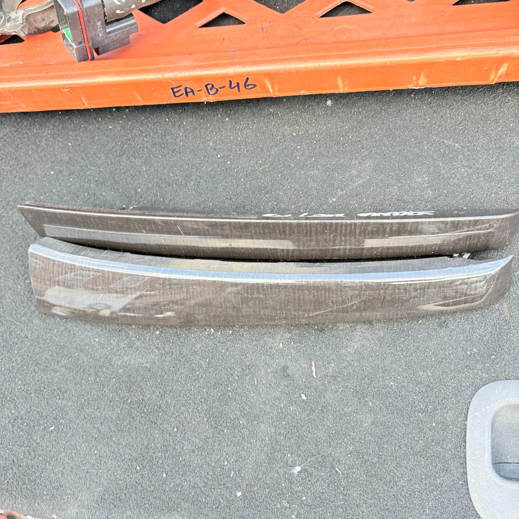 Kia Sorento 2002-2009 FRONT RIGHT/LEFT TRUNK CENTER TRIM COVER PANEL
