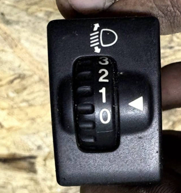 Suzuki Grand Vitara 1998-2005 Headlight Level Switch 32932074 35180-64G00