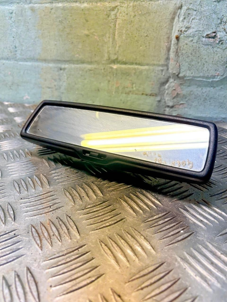 VW Golf Mk5 (2004-2009 INTERIOR REAR VIEW MIRROR RHD E11015625