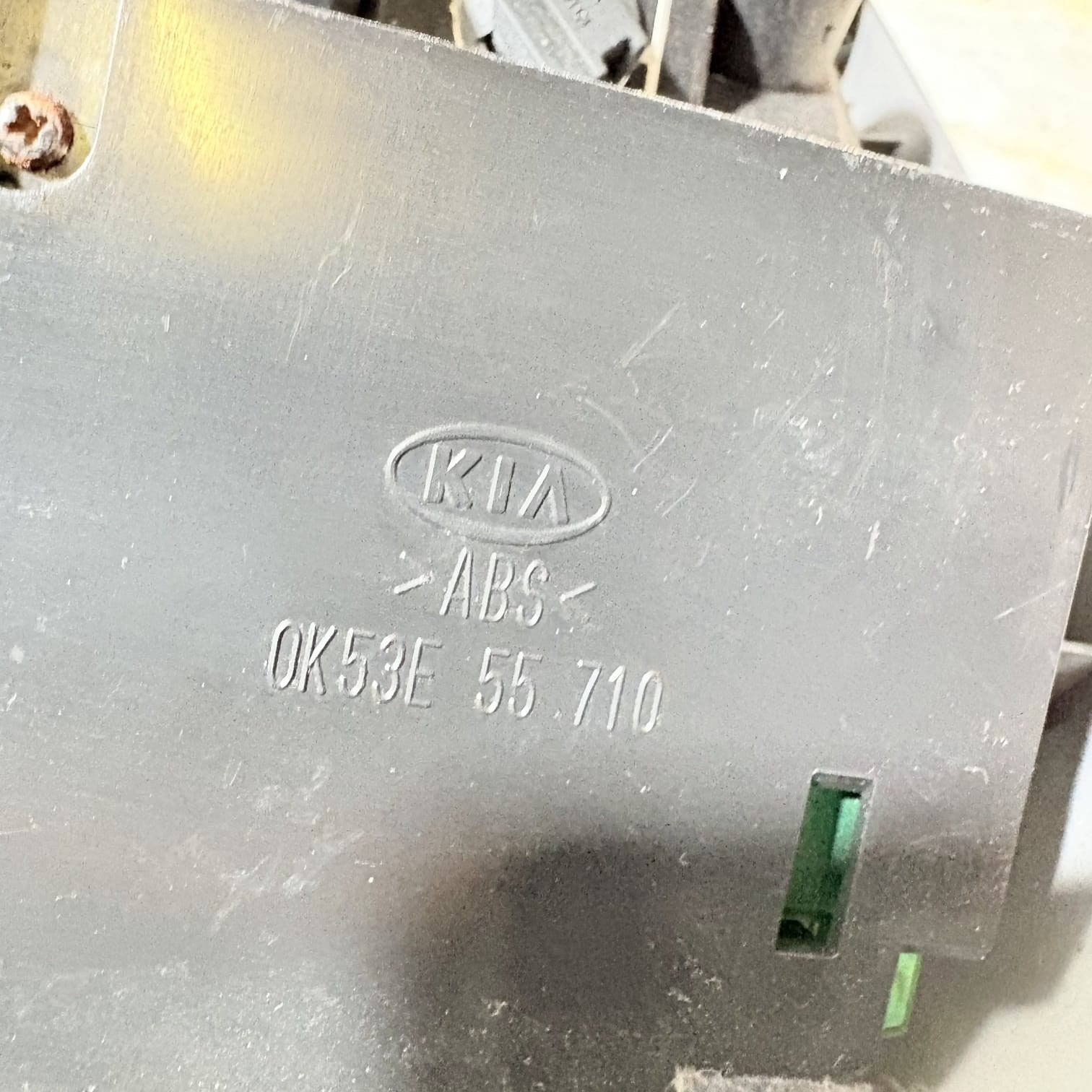 0K53E55710 Kia Sorento MK1 02-06 Front Interior Roof Map Light Switch Console