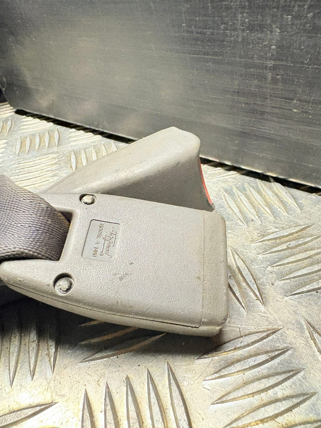 2001 SUBARU FORESTER SEAT BELT BUCKLE REAR CENTER 14 15 16 17 18
