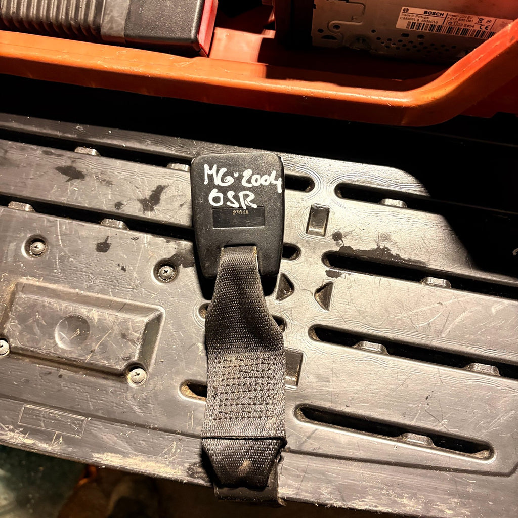 MG ZT 2004-2005 Rear Right Driver Offside Seat Belt Buckle Receiver Latch Clip
