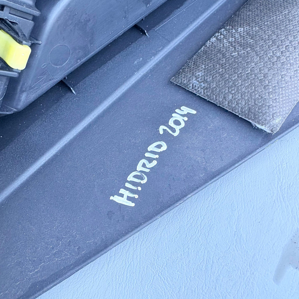 TOYOTA YARIS MK3 XP130 2011-2019 CENTRE CONSOLE CUP HOLDER 589100D290