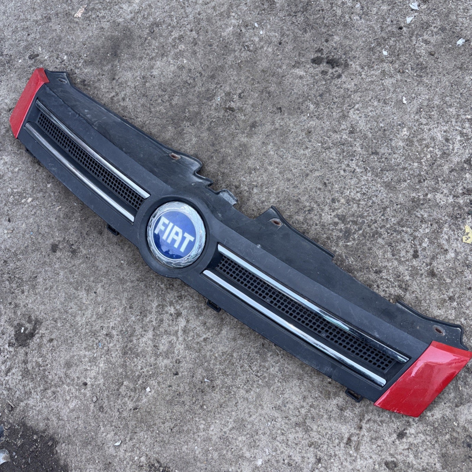 FIAT PANDA Mk2 FRONT BUMPER UPPER GRILL WITH CHROME 735353899 2003-2011