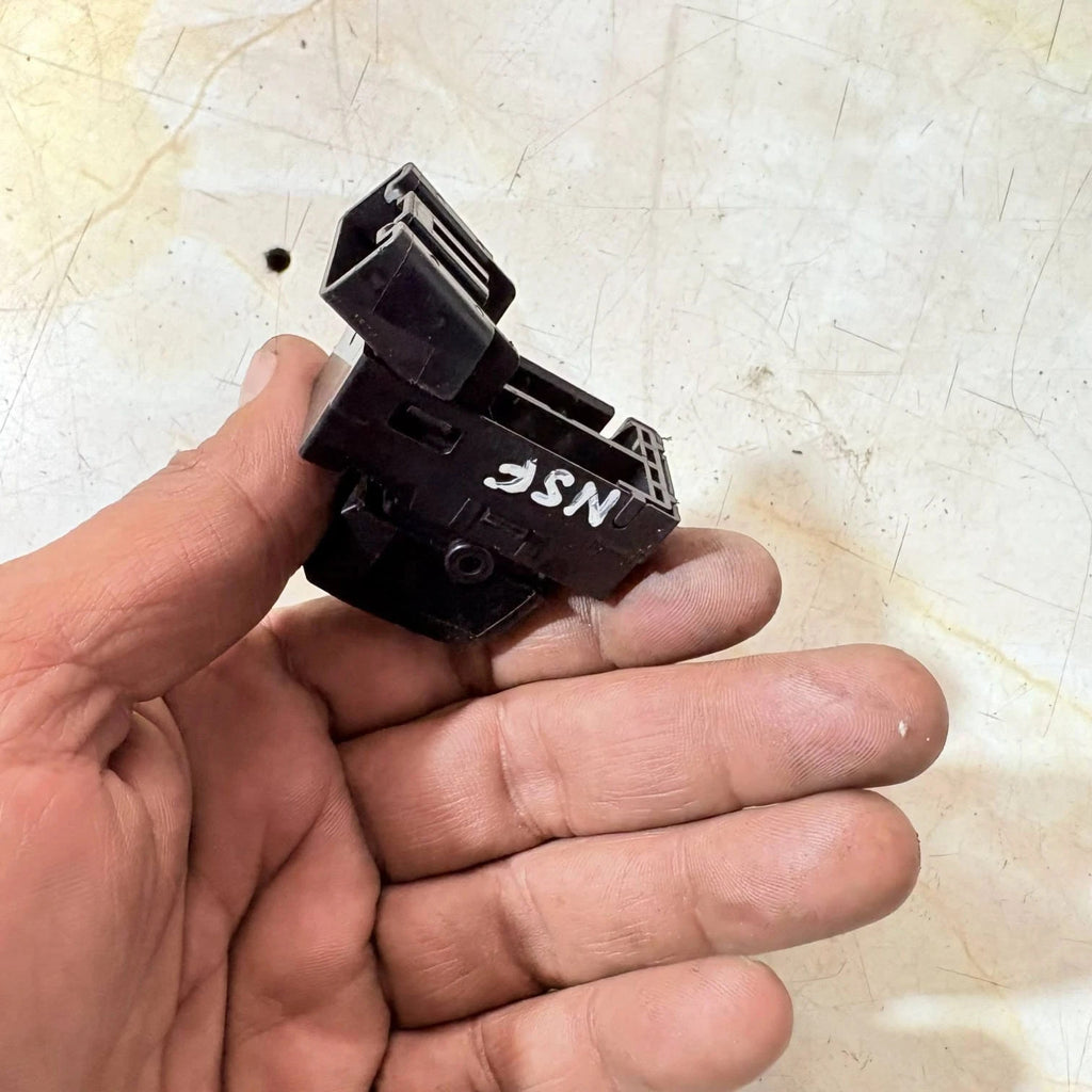 62J00 Passenger Front Left POWER WINDOW SWITCH FOR FIAT SEDICI