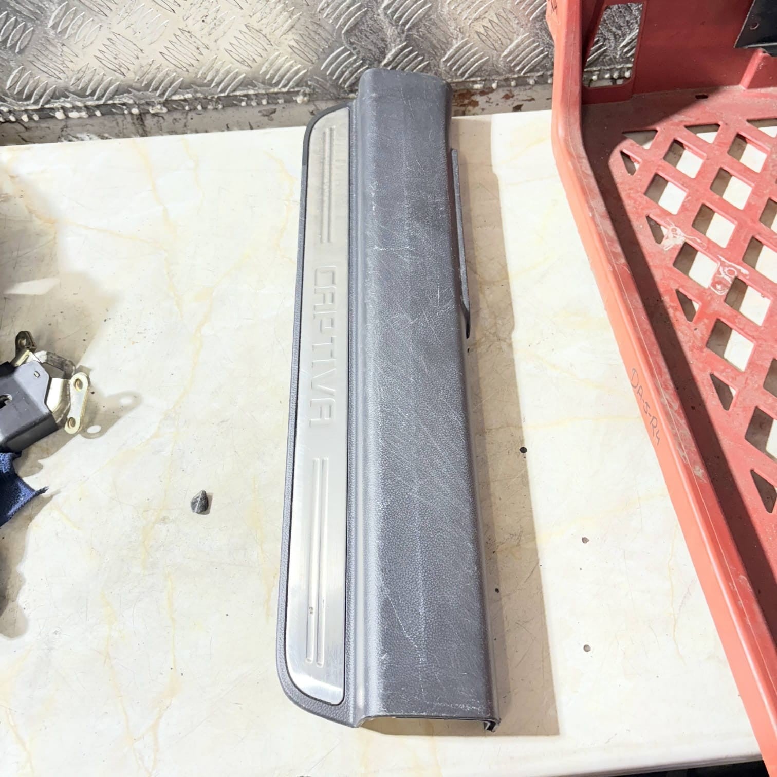 2010 VAUXHALL ANTARA Driver FRONT DOOR SILL KICK PLATE 96630459