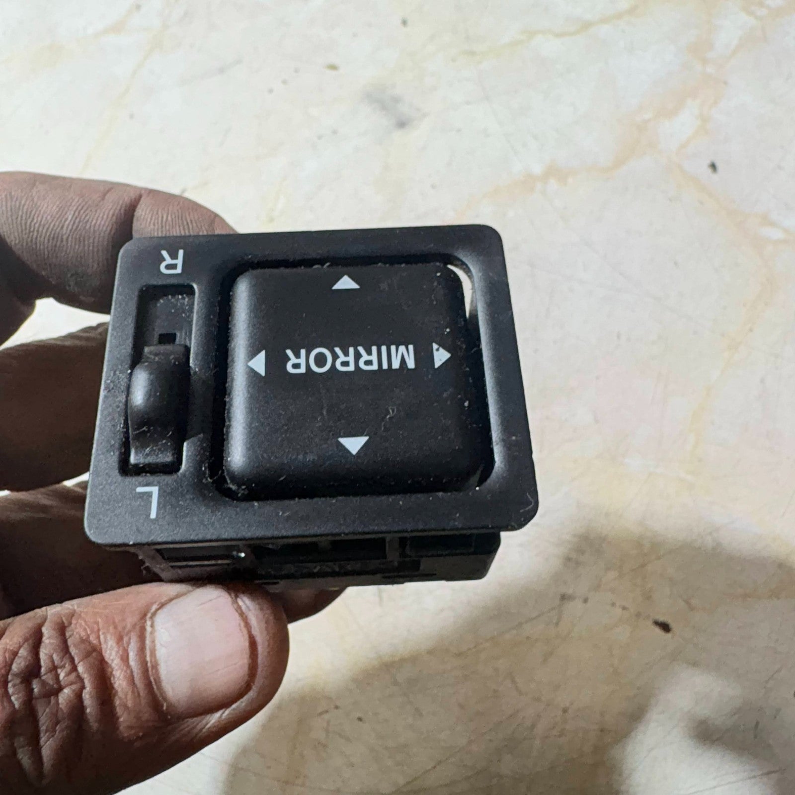 DAIHATSU TERIOS SIRION MK1 1997-2006 ELECTRIC DOOR MIRROR SWITCH 183537
