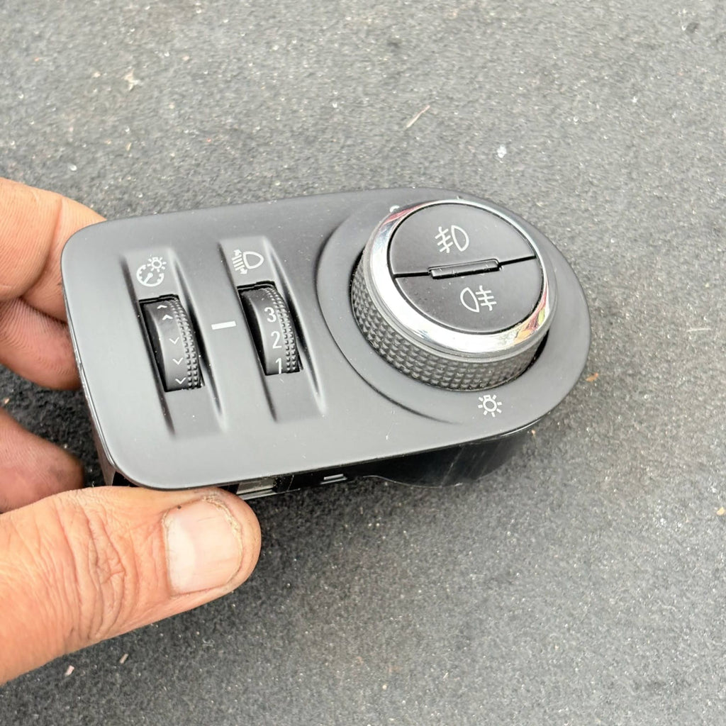 Vauxhall Corsa D Mk3 Headlight Control Switch Fog Lights 13310335 9-Pin 06-14