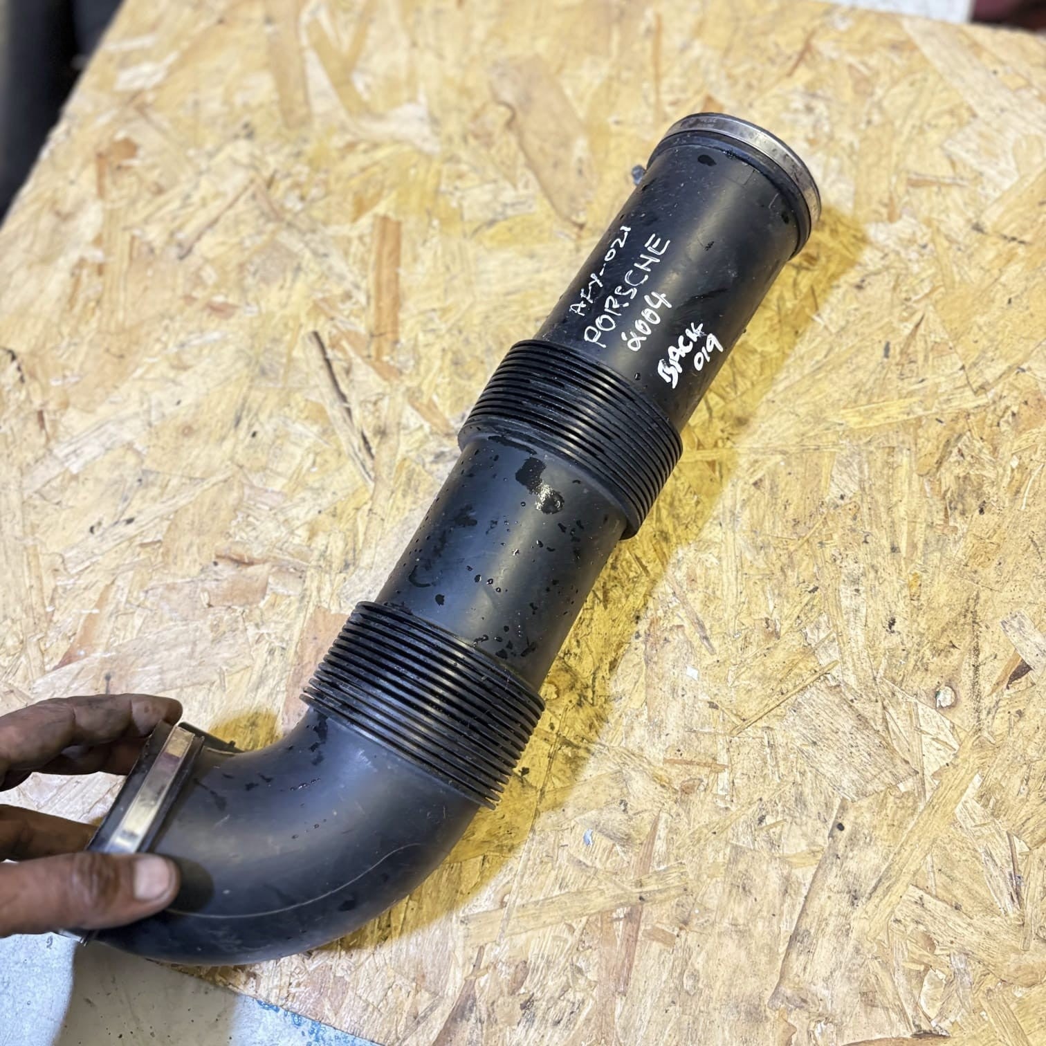 Porsche Cayenne 955 3.2 V6 Air Intake Hose Pipe 7L5128684 7L5 128 684 2004