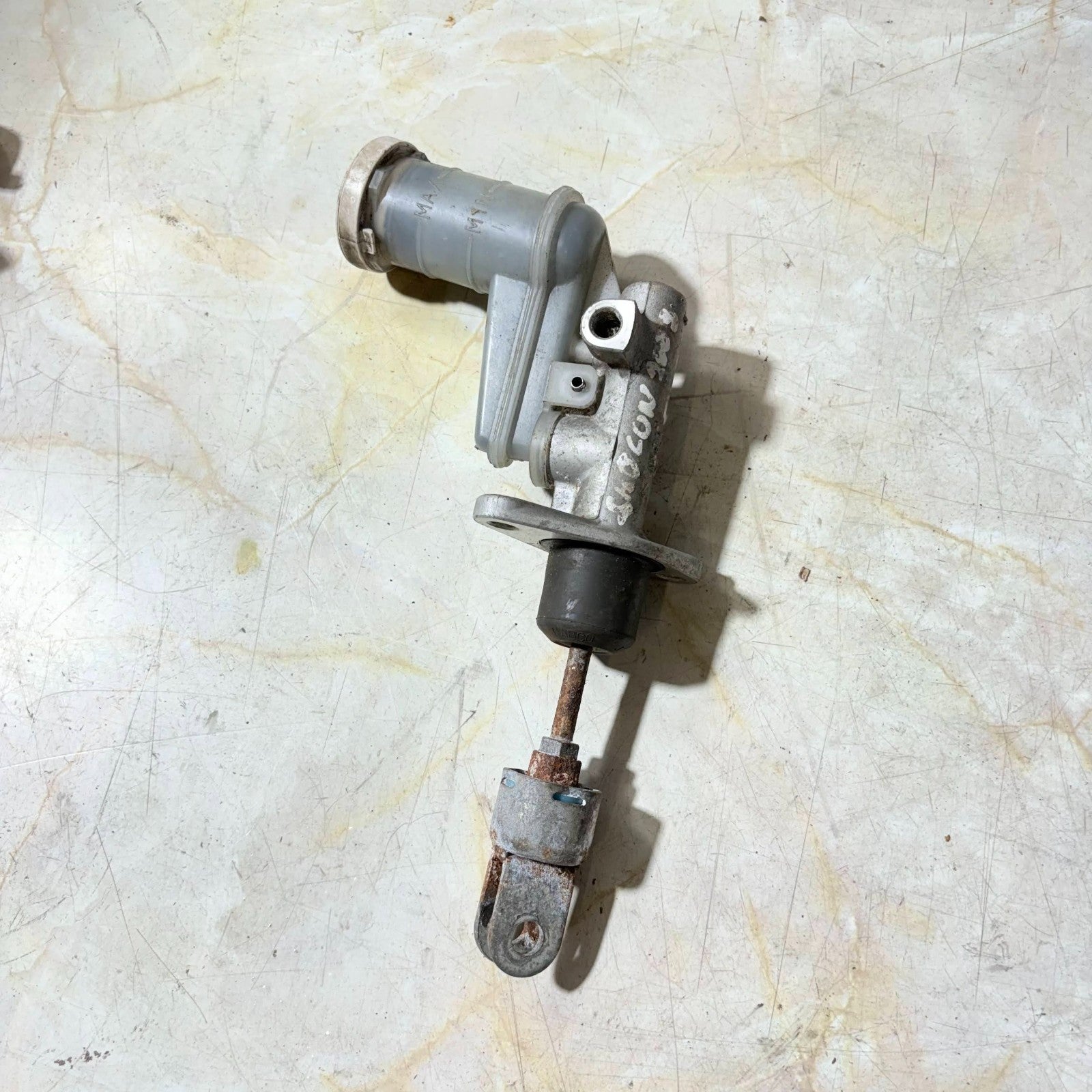 Clutch Master Cylinder for a Mitsubishi Shogun 2000-2006