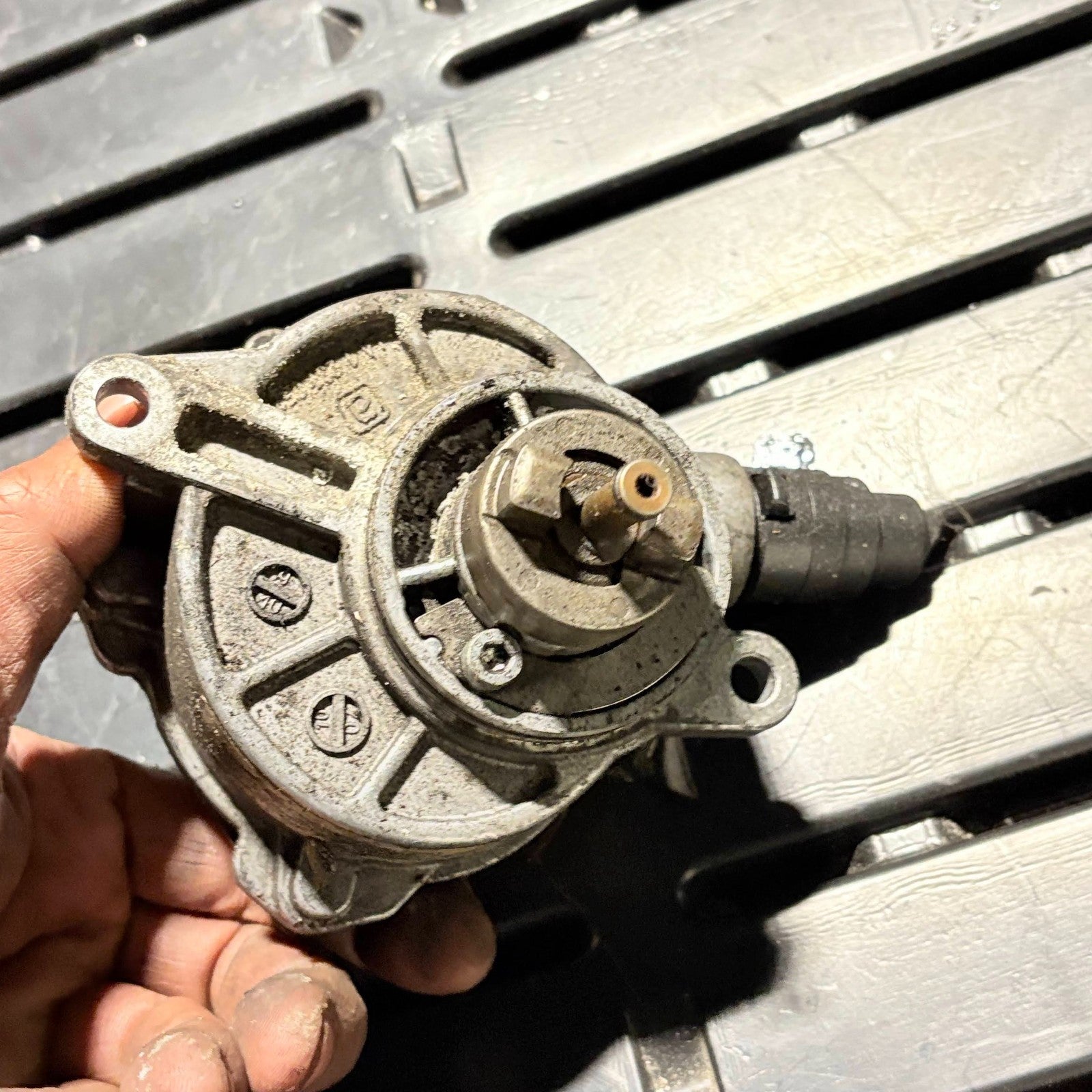 Mercedes 2007 Brake Vacuum Pump A6462300265