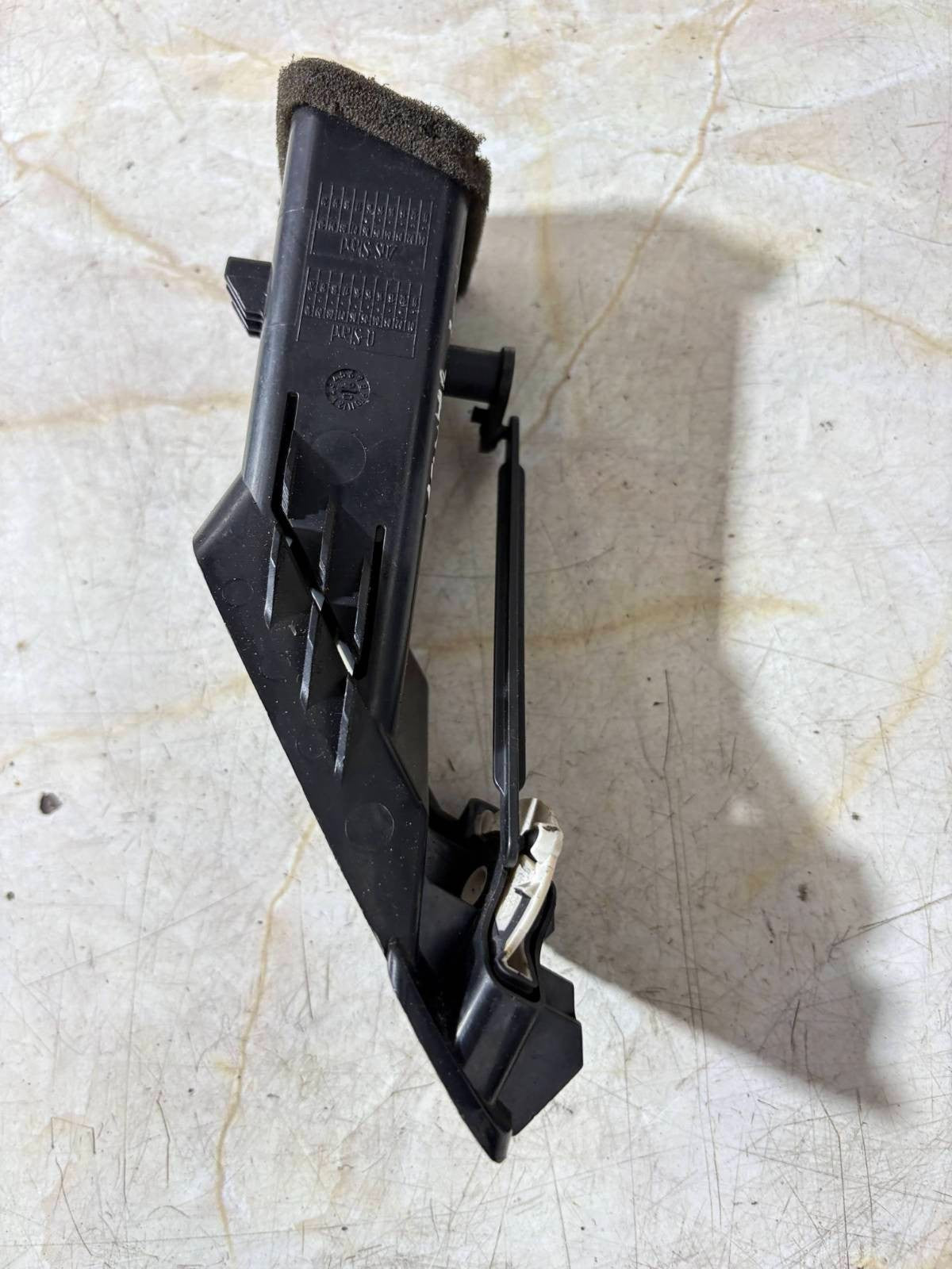 MERCEDES SPRINTER PASSENGER SIDE DASH VENT-A 906 830 02 54 2006 NSF