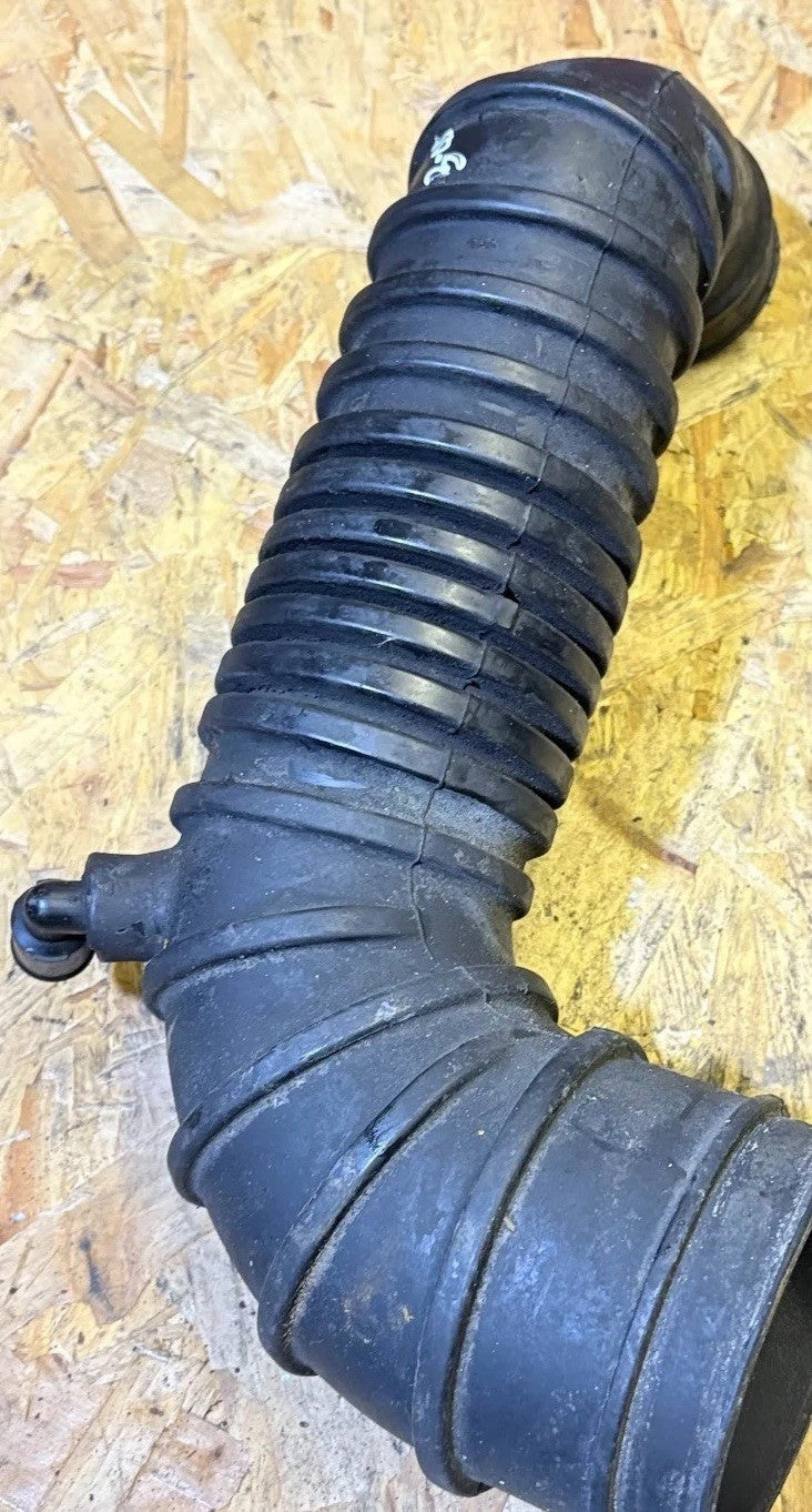 Mitsubishi Shogun 2001 AIR INTAKE PIPE HOSE