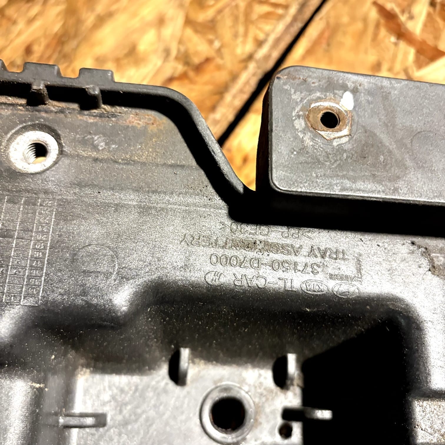 Kia Sportage QL 2015-2018 Battery Box Tray Holder Mount 37150-D7000