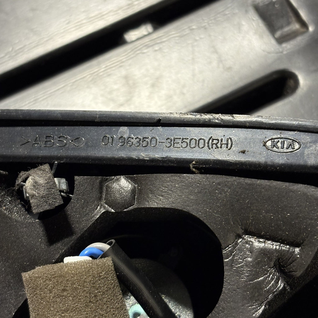 Kia Sorento 2002-2009 Right Front Driver Side Speaker 0196350-3E500