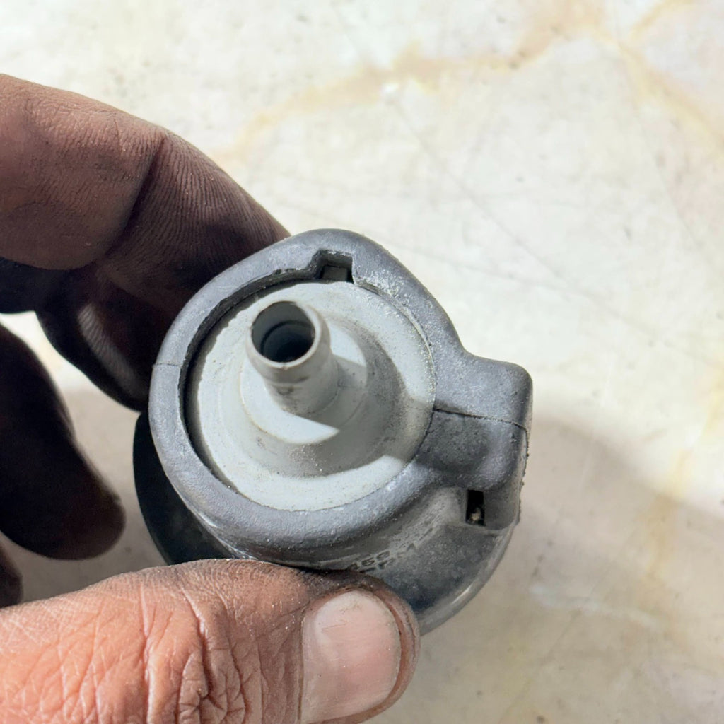 VW Golf Mk5 2003?2008 Vacuum Valve 058133450