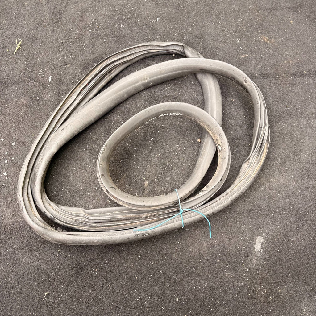 RENAULT CLIO MK4 2012-2019 REAR RIGHT O/S REAR DOOR RUBBER WEATHERSTRIP