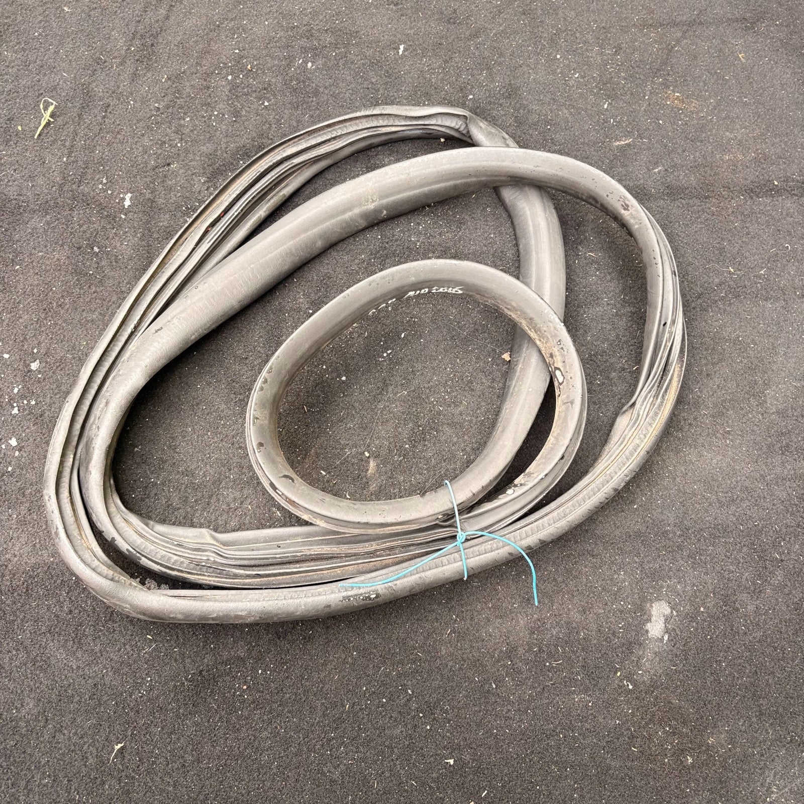 RENAULT CLIO MK4 2012-2019 REAR RIGHT O/S REAR DOOR RUBBER WEATHERSTRIP