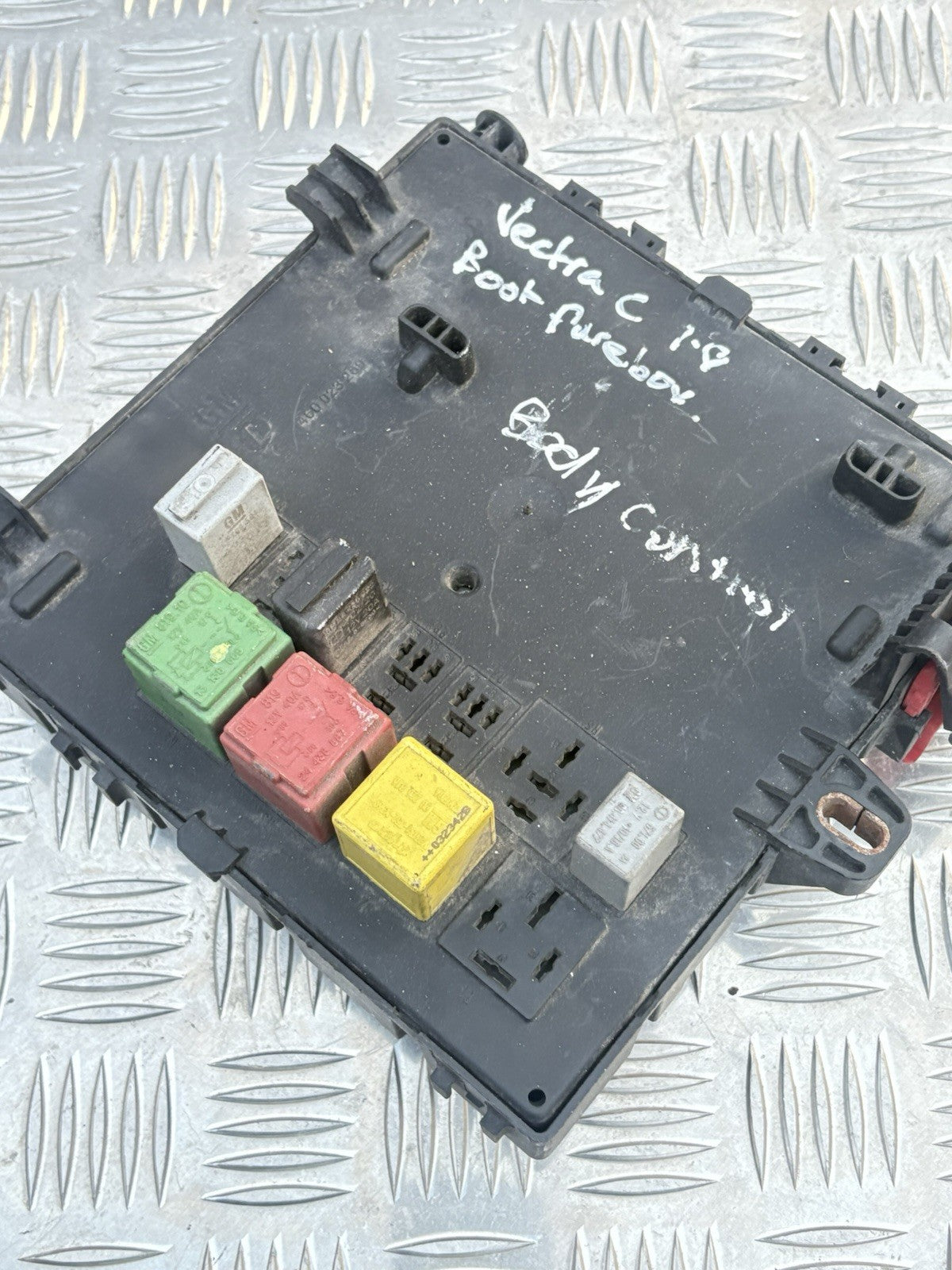 Vauxhall Vectra C 02-08/Signum 03-08 Boot Fuse Box BCM REC AP6 132405774FP