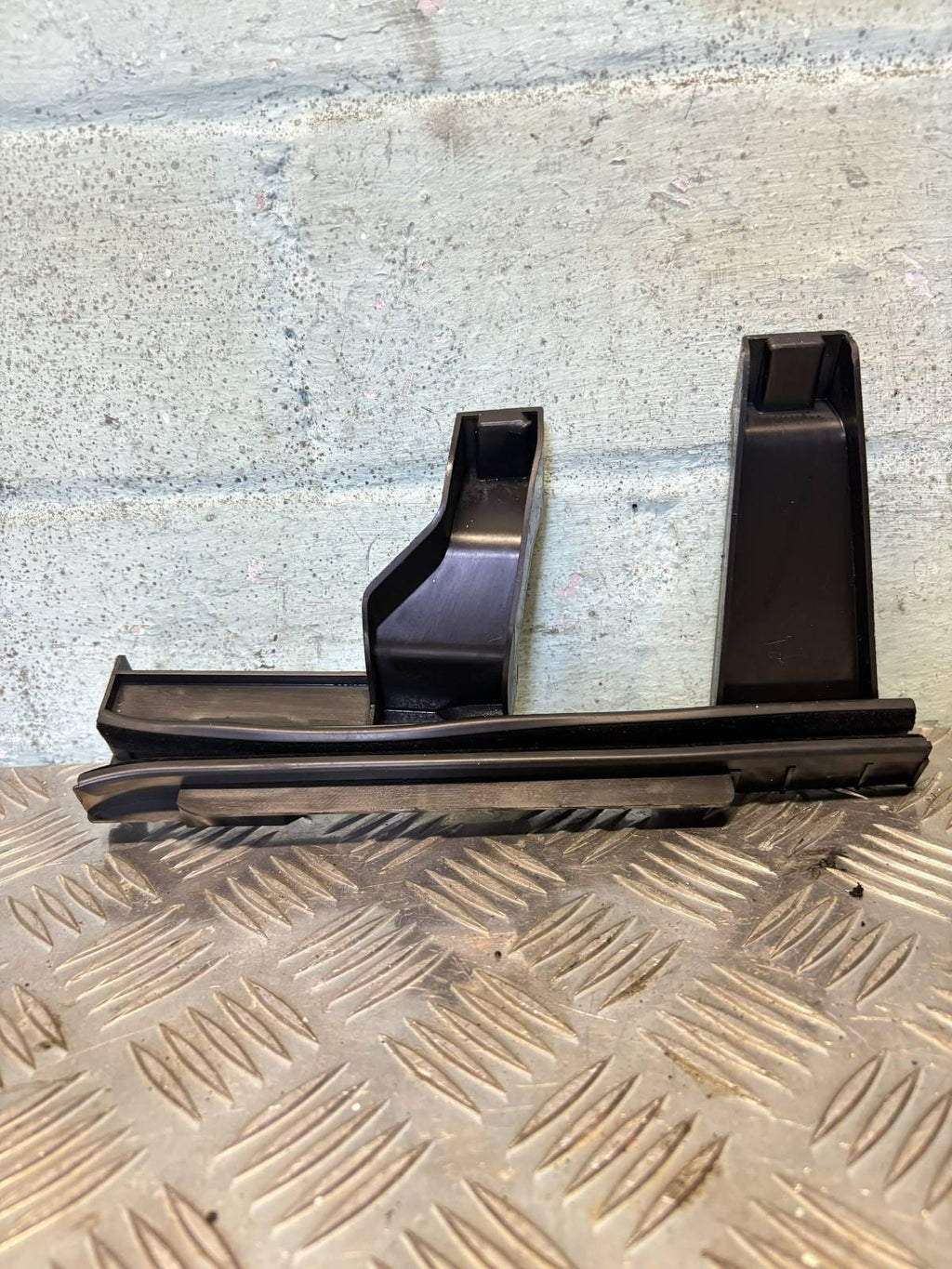 FIAT DOBLO 2010-2014 DOOR WINDOW GLASS RUNNER RAIL STRIP (REAR DRIVERS) 51810881