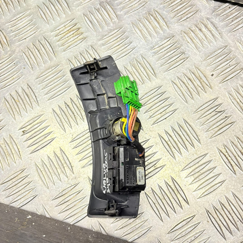 VOLVO S40 1995-2012 POWER SOCKET OUTLET DSTC SWITCH 8691530
