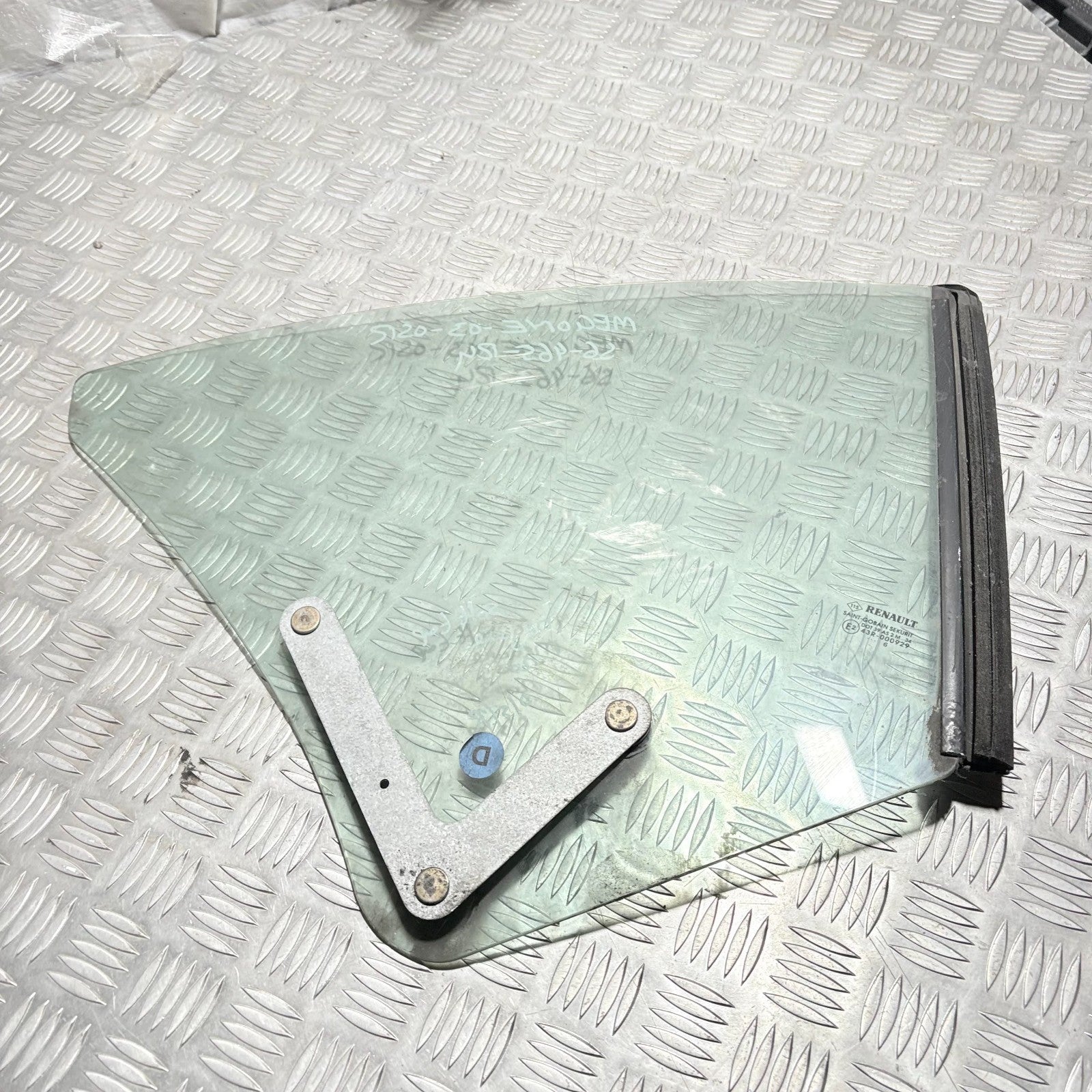 Renault Megane CONVERTIBLE Mk2 03-09 5 Door Rear Right OSR Door Window Glass