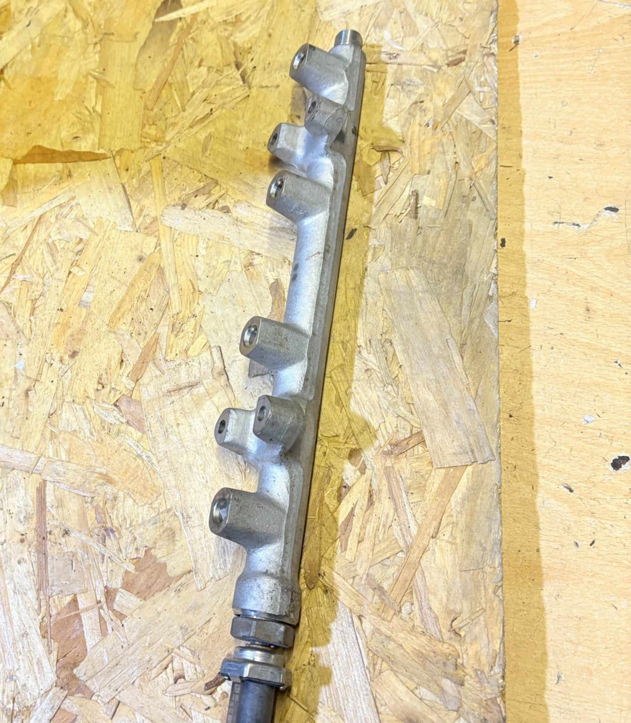 16-19 VW GOLF AUDI SEAT SKODA 1.5 TSI FUEL RAIL 05E133320