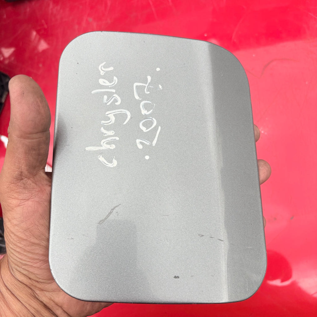 Fuel door Gas cover Tank cap (FUEL FILLER FLAP) for Chrysler 2007