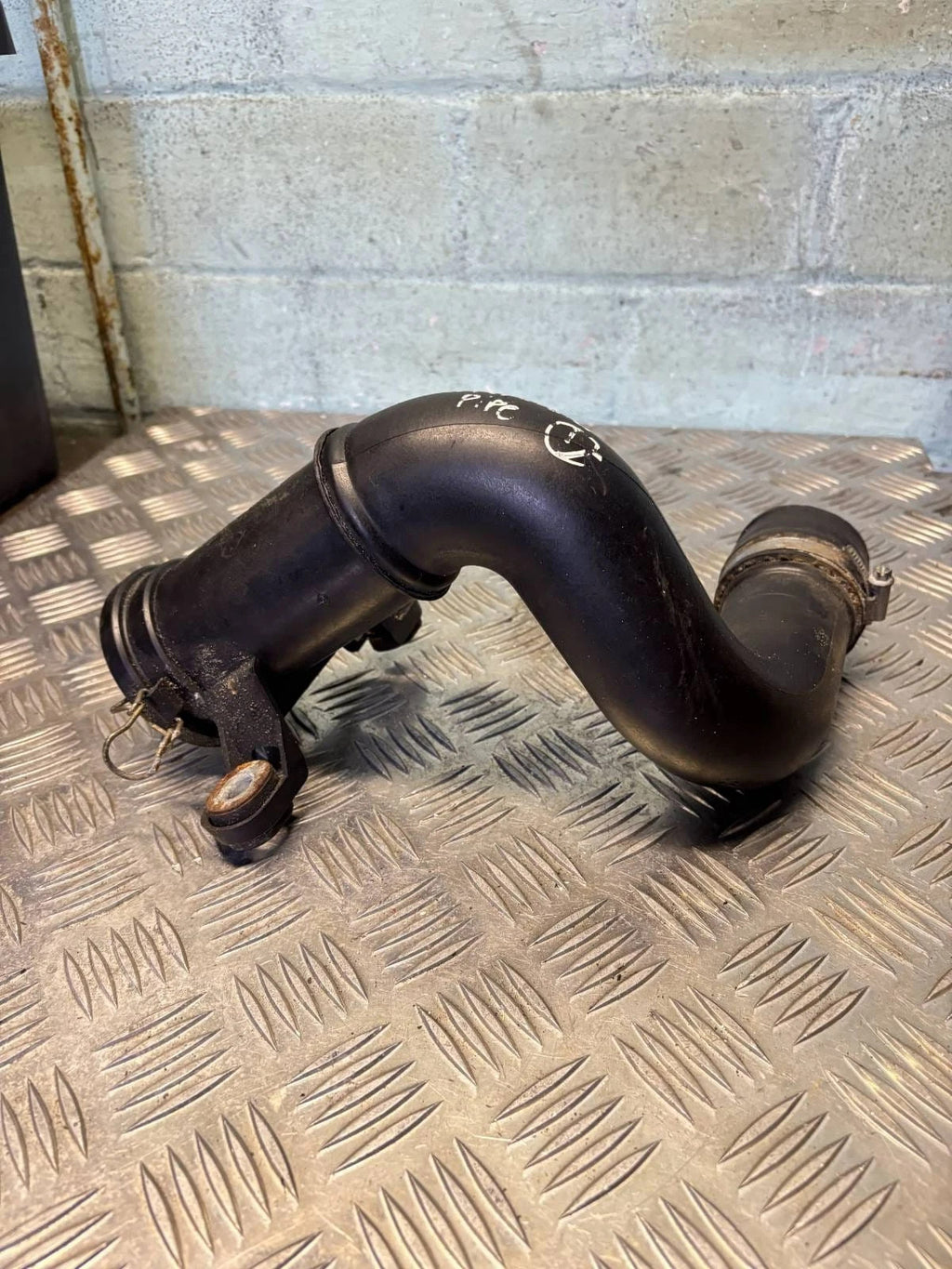 Mercedes SLK R17 M111 Air IntakeHoseKompresso Intercooler Pipe A1705280408 2000