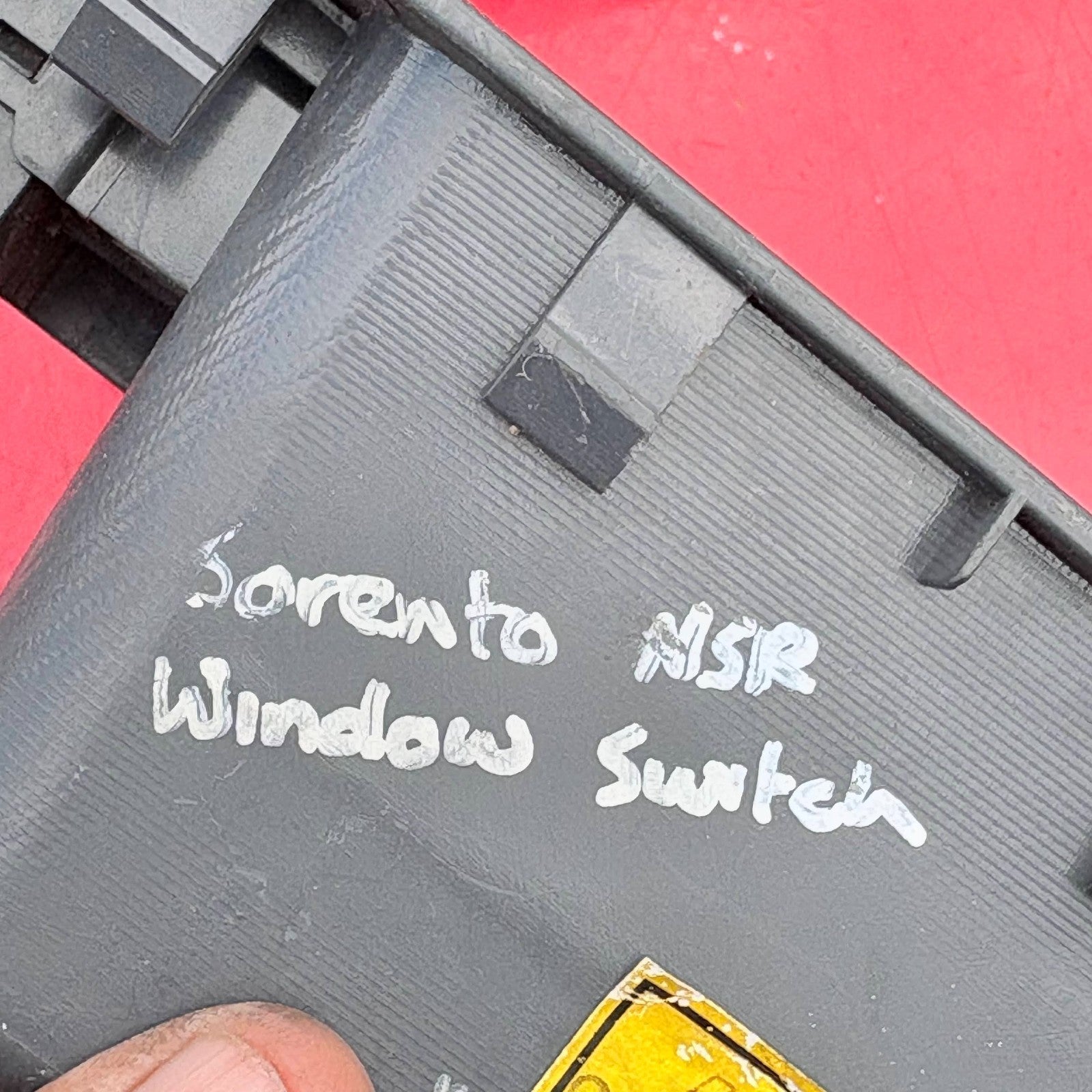 KIA SORENTO DOOR ELECTRIC WINDOW SWITCH LEFT REAR N/S/R 478520-1110
