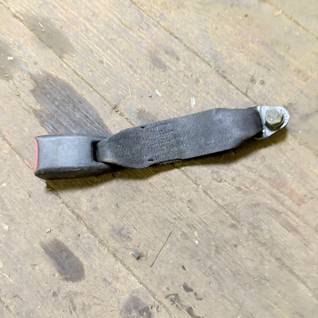 Mitsubishi Shogun Pajero III 1999-2007 Rear Centre Seat Belt Buckle
