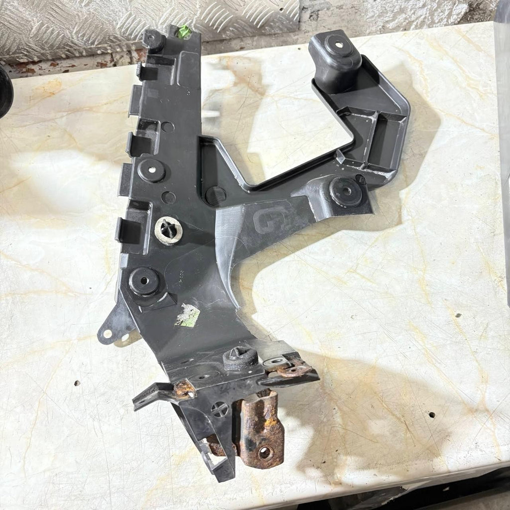 8200228452 RENAULT SCENIC NEAR SIDE REAR BUMPER MOUNT
