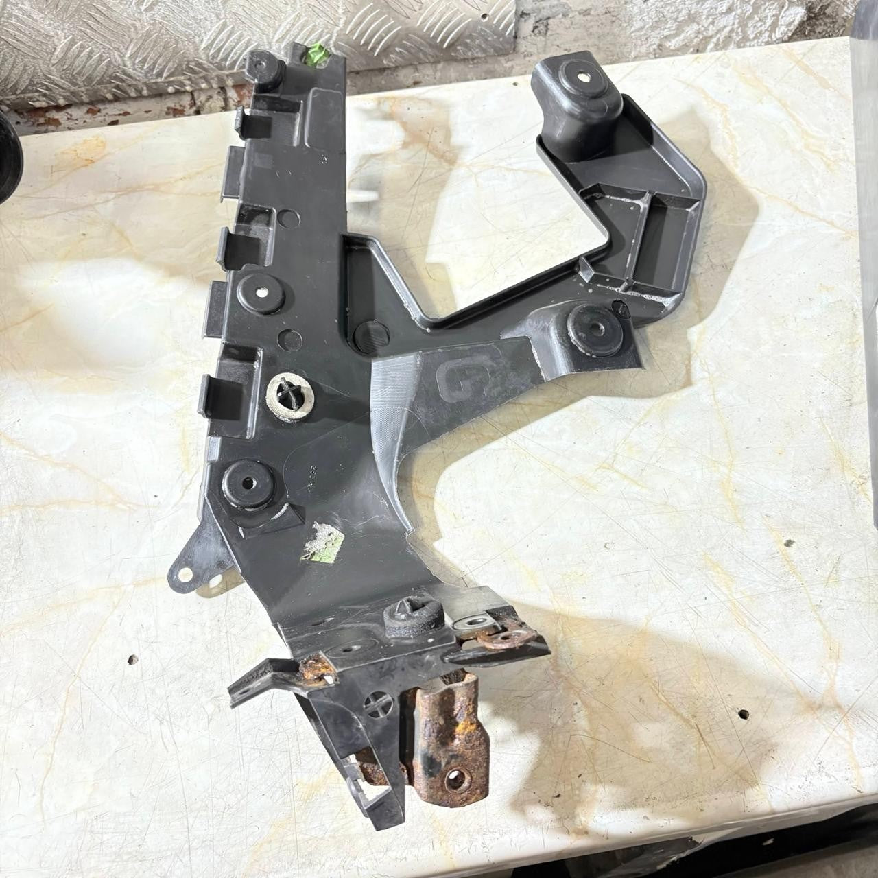 8200228452 RENAULT SCENIC NEAR SIDE REAR BUMPER MOUNT
