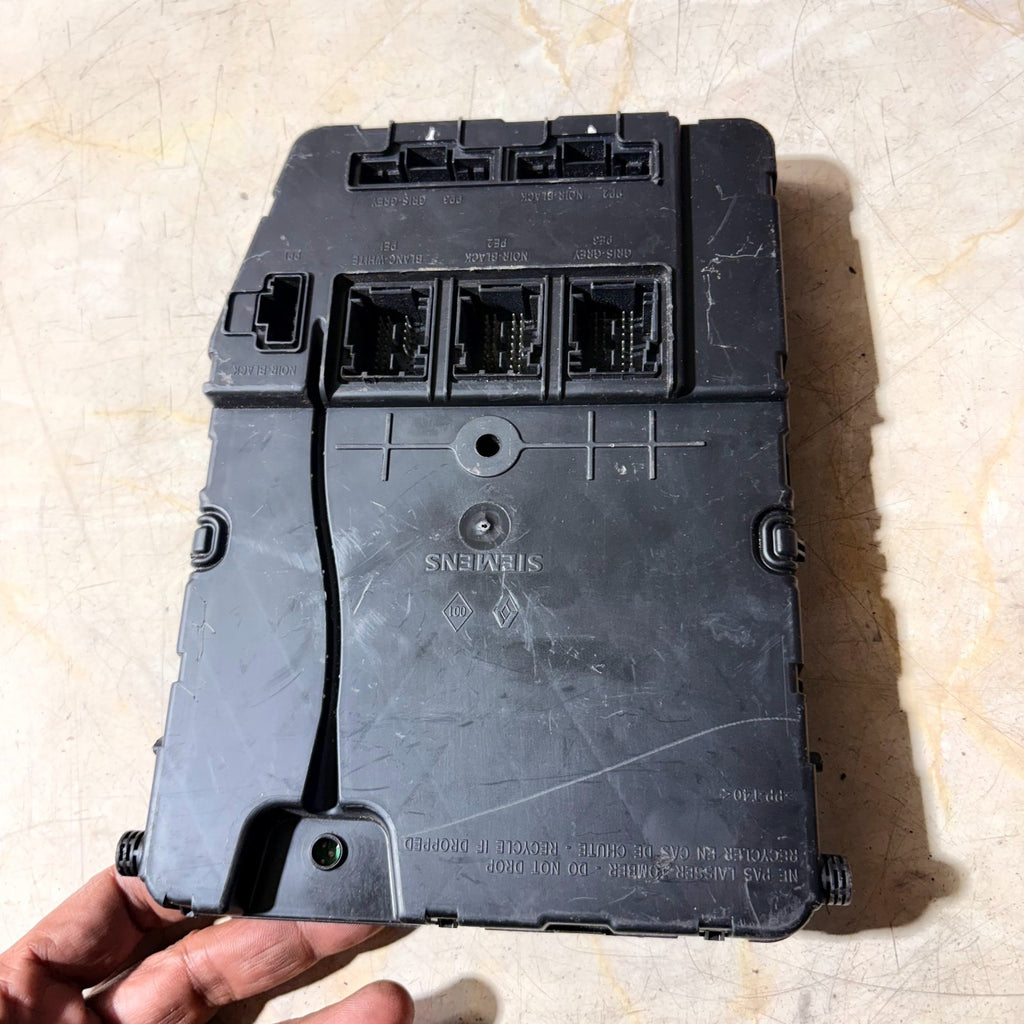 Renault Scenic II 01-05 2.0 F4R 770 771 UCH BCM Body Control Module 8200351184