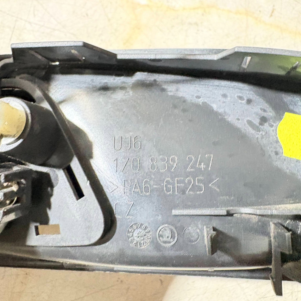 SKODA OCTAVIA PASSENGER SIDE REAR LEFT INTERIOR DOOR HANDLE 1Z0839247 04-12