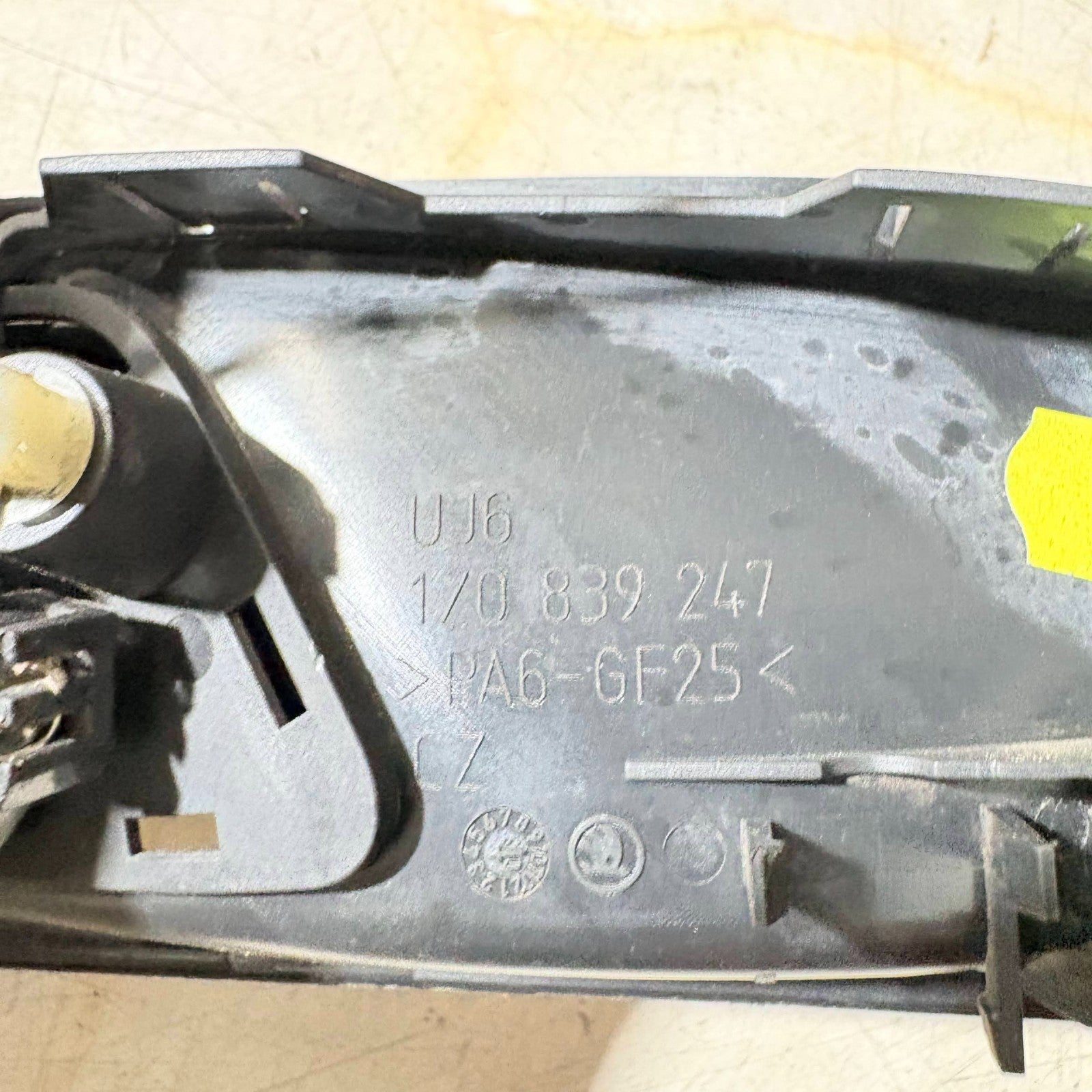 SKODA OCTAVIA PASSENGER SIDE REAR LEFT INTERIOR DOOR HANDLE 1Z0839247 04-12