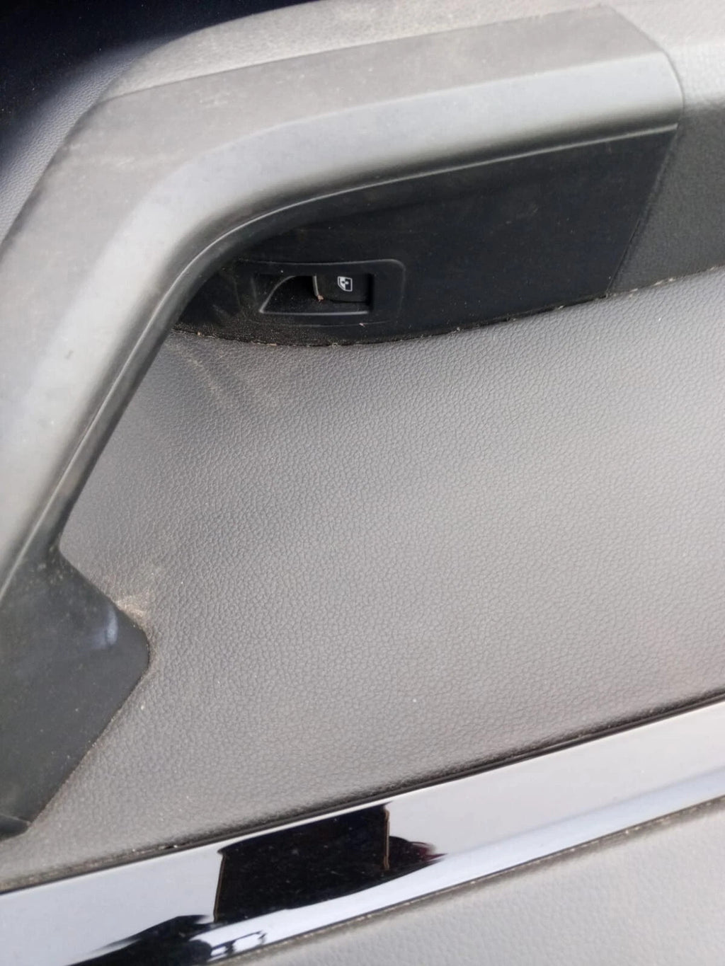 2024 SEAT ATECA FR DSG SE376 1.5 ECOTSI MK1 5DRS HATCH FRONT LEFT SIDE DOOR CARD