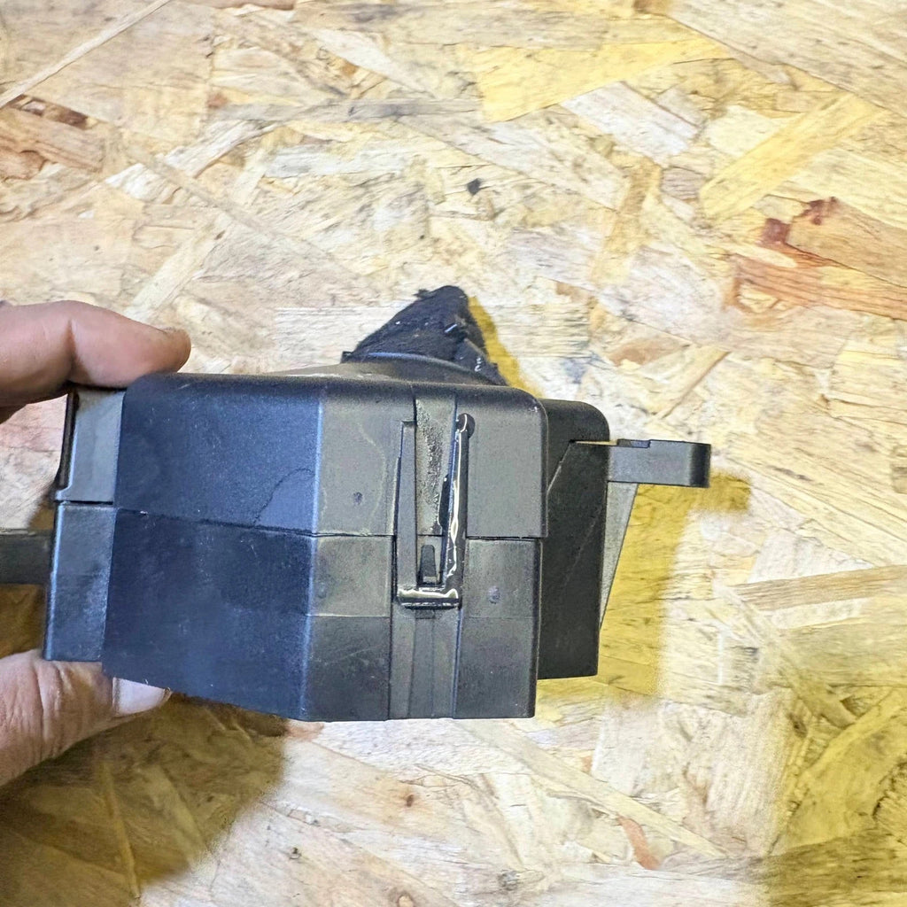 SKODA OCTAVIA MK3 FUSE RELAY BOX ENGINE BAY 2012-2015