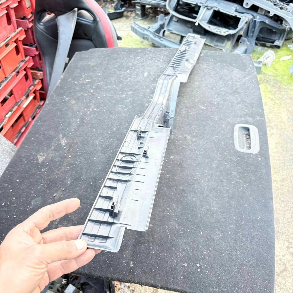 LAND ROVER DISCOVERY 3 INTERIOR LEFT SIDE STEP TRIM SILL 2004-2009