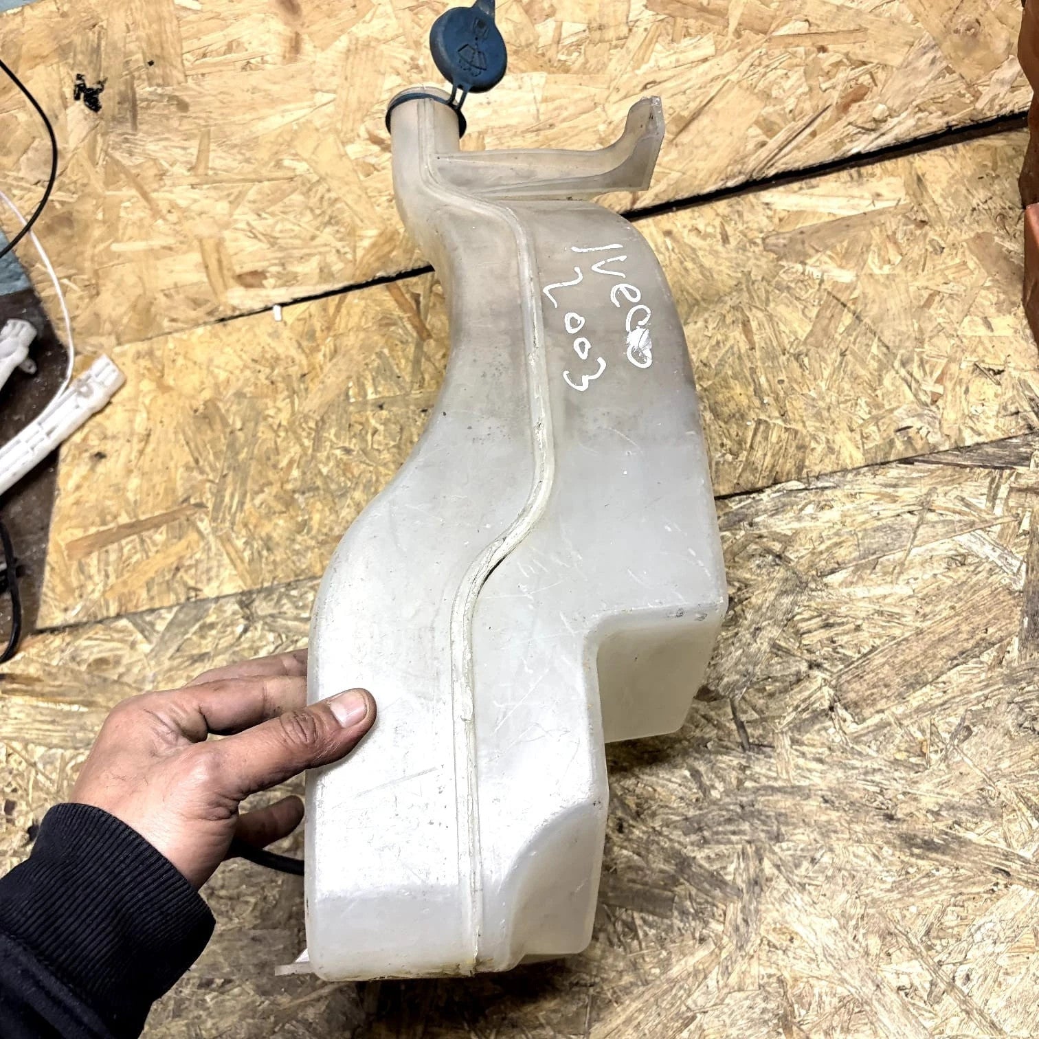 Iveco Daily 3/III 2000-06 Windscreen Washer Bottle Tank Pump 500336393