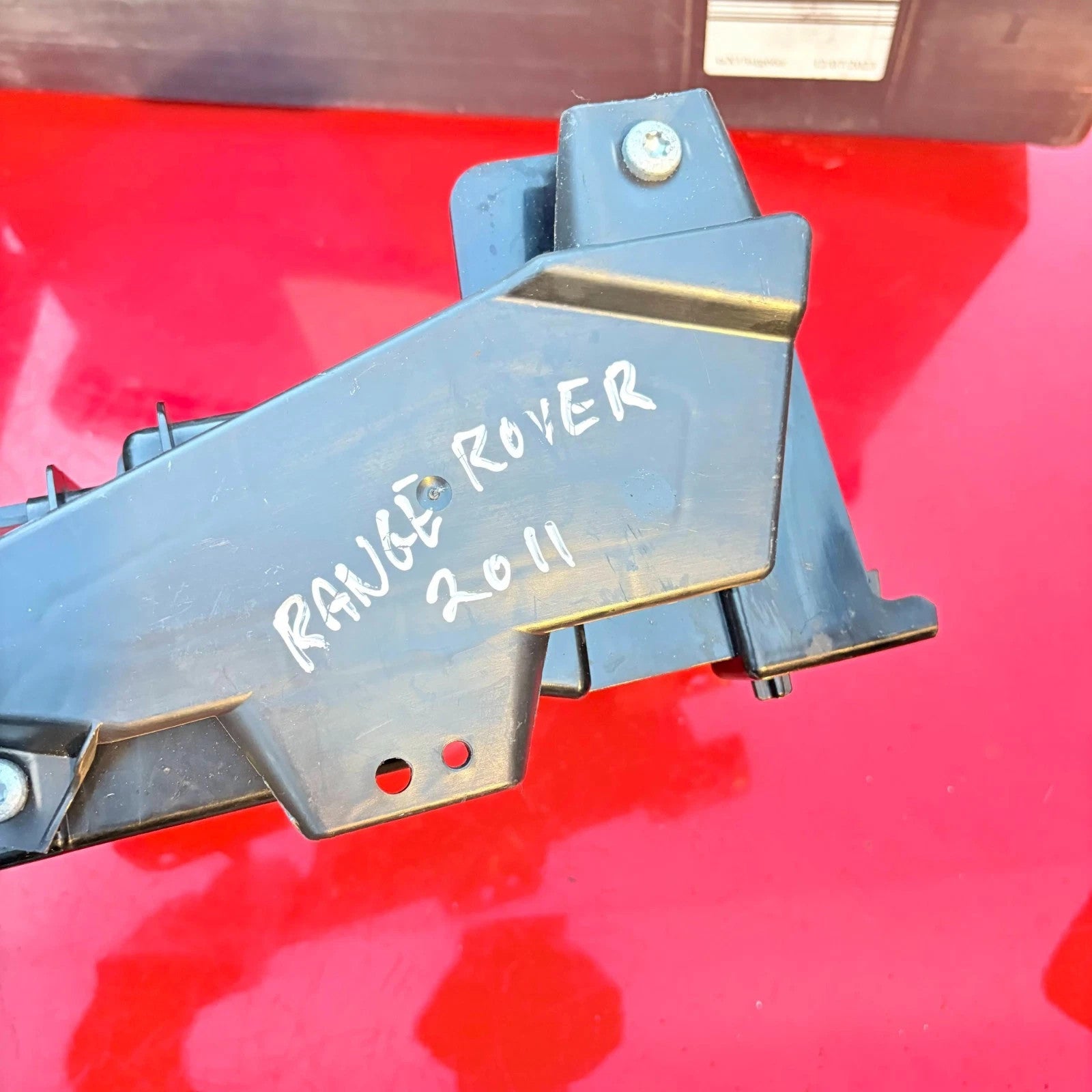 Range Rover 2011 Centre Console Frame Support