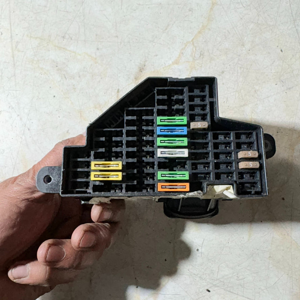 SEAT LEON FR 2007 UNDER DASH BOARD FUSE BOX